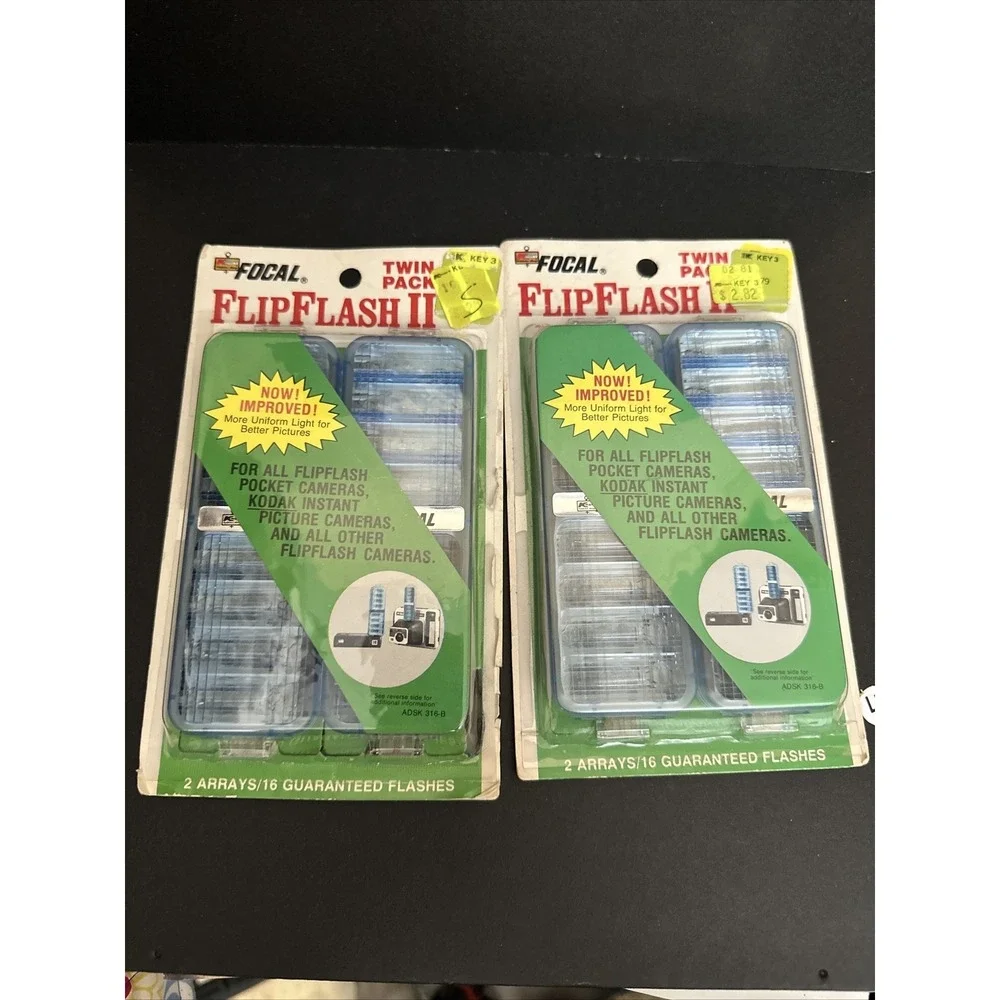 2 VINTAGE Kmart Twin Pack Flip Flash II Camera Bulbs 2 X 16 Flashes Each READ
